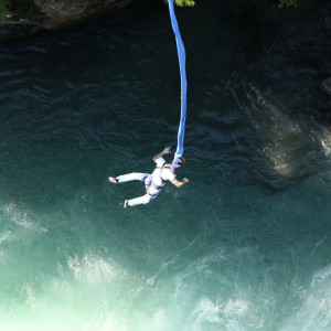saut elastique biarritz 64200 pays basque pyrenees atlantiques sud ouest cote basque bungee saut a lelastique viaduc arudy pau
